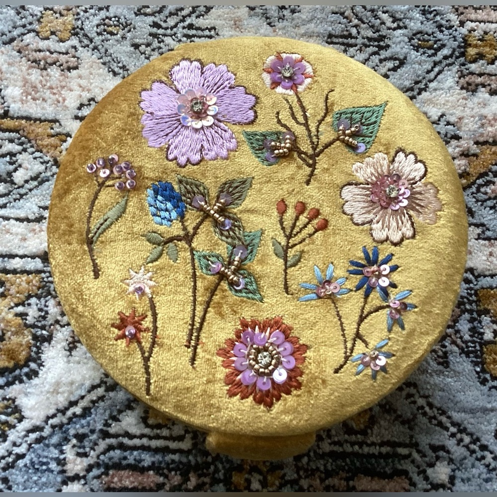 Handmade Embroidered Jewelry Storage Box - Picture 3 of 8